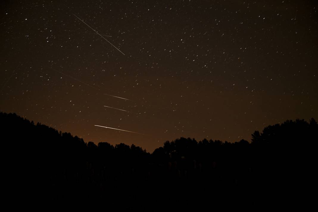 Ankara’da gökyüzüne bakanlar hayrete düştü! Binlerce Lyrid meteoru görüldü 25